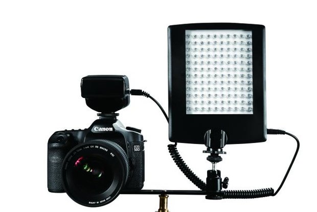Een centrale tool die een belangrijke rol speelt Manuscript schaamte Falcon Eyes LED Lamp met Flitser DV-120FV op Batterij - Camera4u.nl