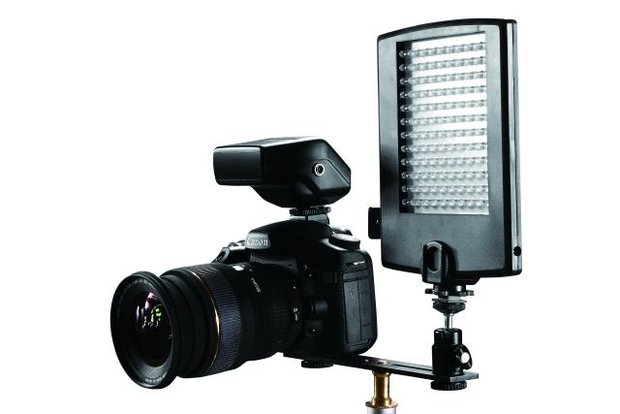Falcon Eyes LED Lamp met Flitser DV-120FV op Batterij