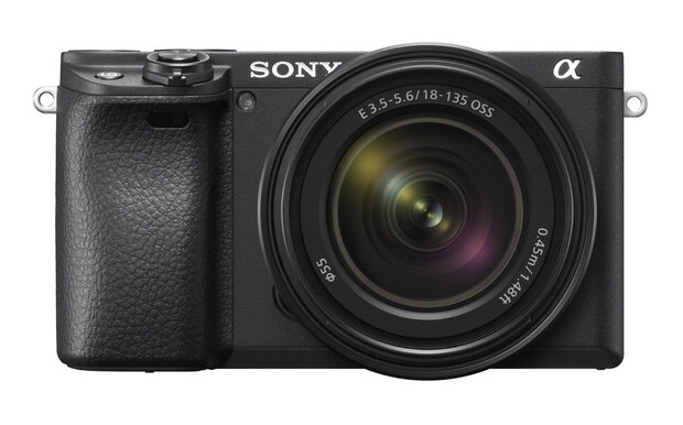 Sony ILCE6400 + 18-135mm  F3.5 - 5.6 zwart