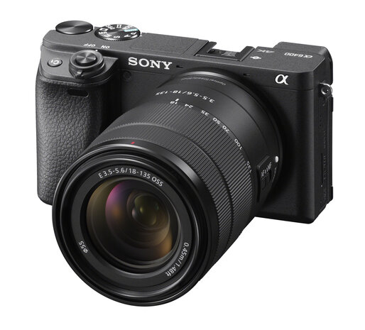 Sony ILCE6400 + 18-135mm  F3.5 - 5.6 zwart