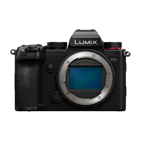 Panasonic Lumix DC-S5D + 28-200mm